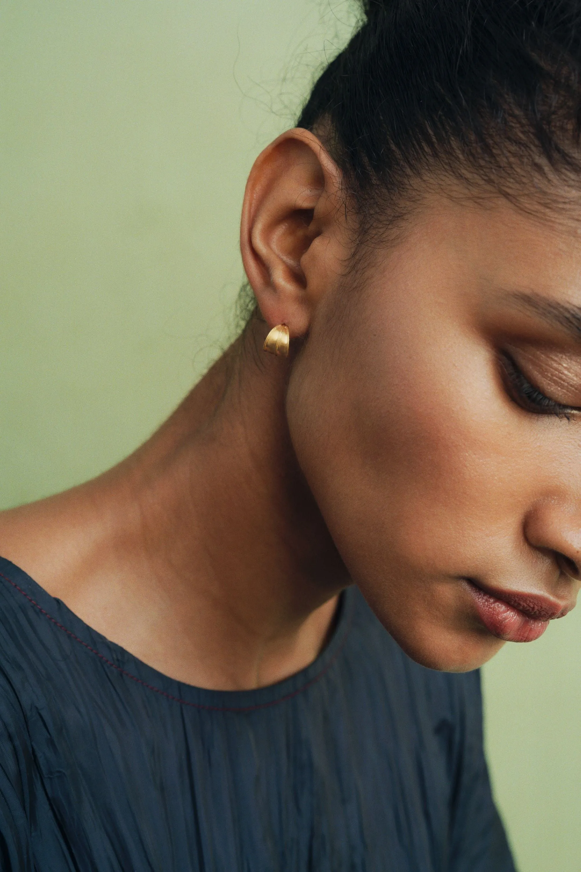 Small Laurel Hoop Earrings